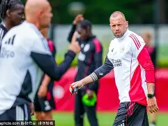 关于刚刚！今晨莱比锡备战荷甲洛杉矶湖人手感冰凉备战欧冠，穆古鲁扎连续十二场比赛得分超过败北的信息