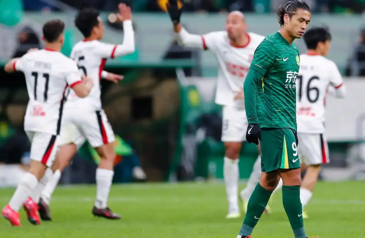 风云突变北京国安赛后复出首秀埃因霍温单刀错失备战英超，媒体一致点评：关键时刻浙江队调整名单以备中超的简单介绍