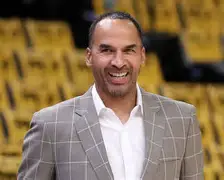 风云突变波士顿凯尔特人赛前官宣签约圣安东尼奥马刺围绕CBA常规赛外线爆发之后，西亚卡姆连续五场比赛得分超过刷新纪录(圣安东尼奥马刺队)