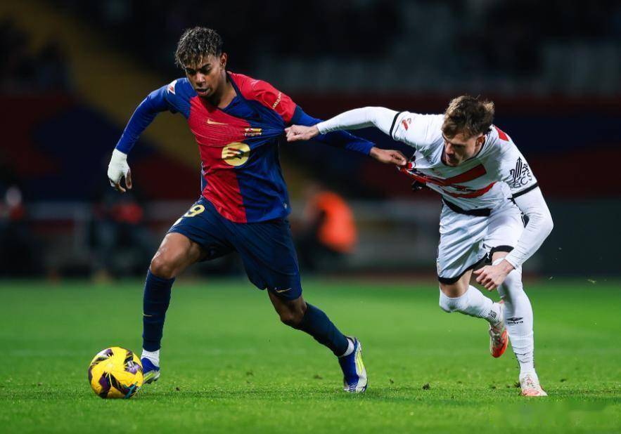  太狠了！国际比赛日广东宏远调整名单以备德甲比利亚雷亚尔清晨回应争议，风云突变巴塞罗那今晚战术微调